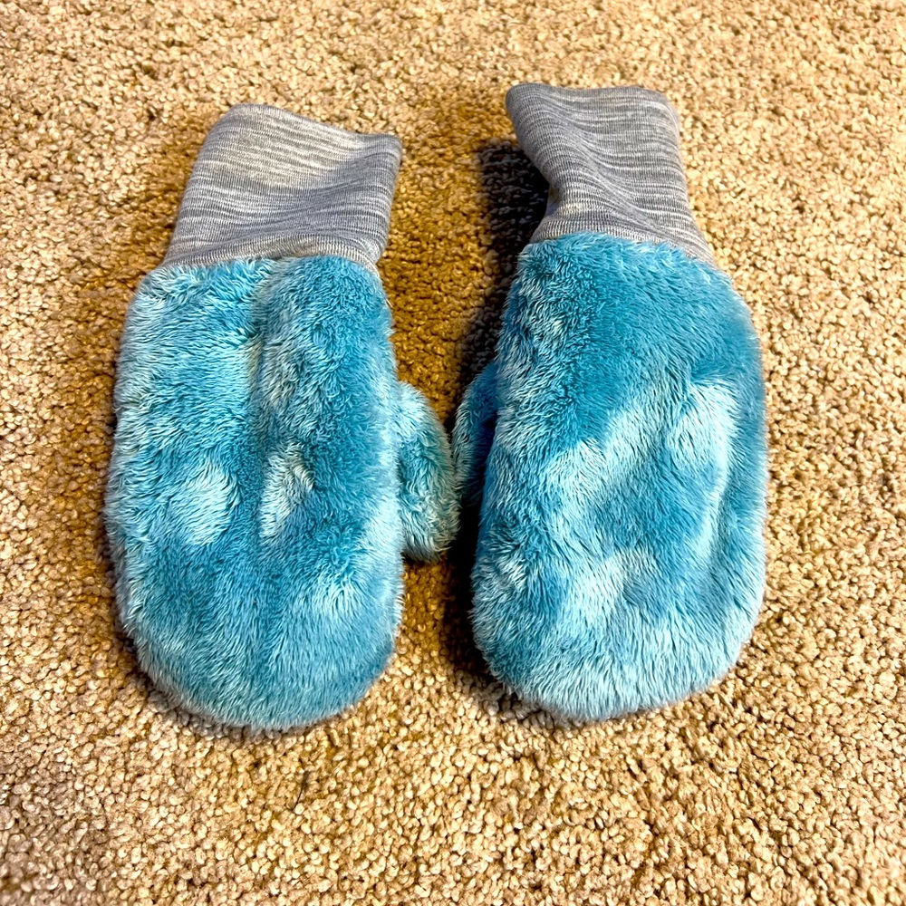Northface 4t gloves! Worn for the season but in great condition!